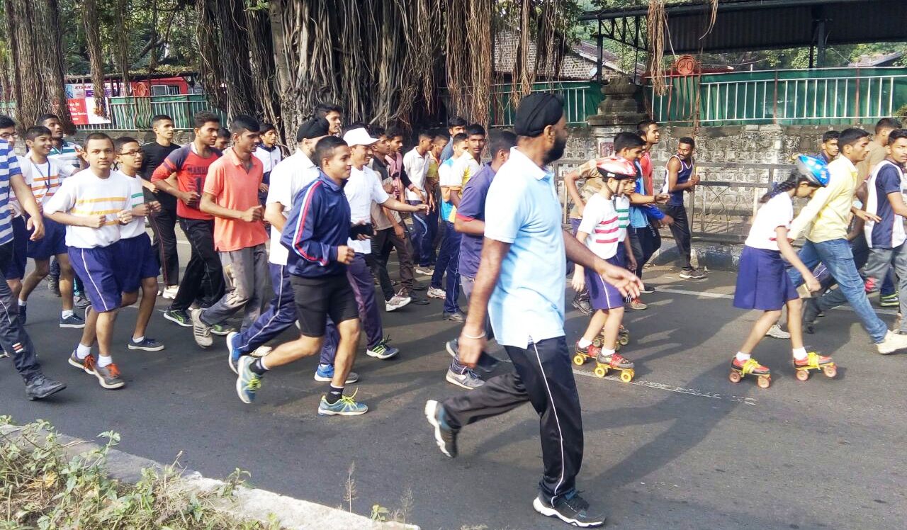 विद्यार्थ्यांच्या सहभागाने राष्ट्रीय एकता दौडमध्ये मोठा उत्साह
