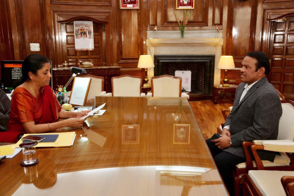रेड झोन प्रश्नांसंदर्भात खासदार बारणेंनी घेतली संरक्षण मंत्री निर्मला सितारामन यांची भेट