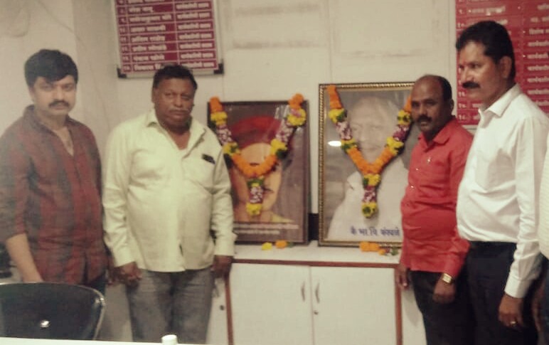 जेष्ठ पत्रकार कै.भा.वि.कांबळे यांच्या जयंतीनिमित्त महापालिकेत अभिवादन