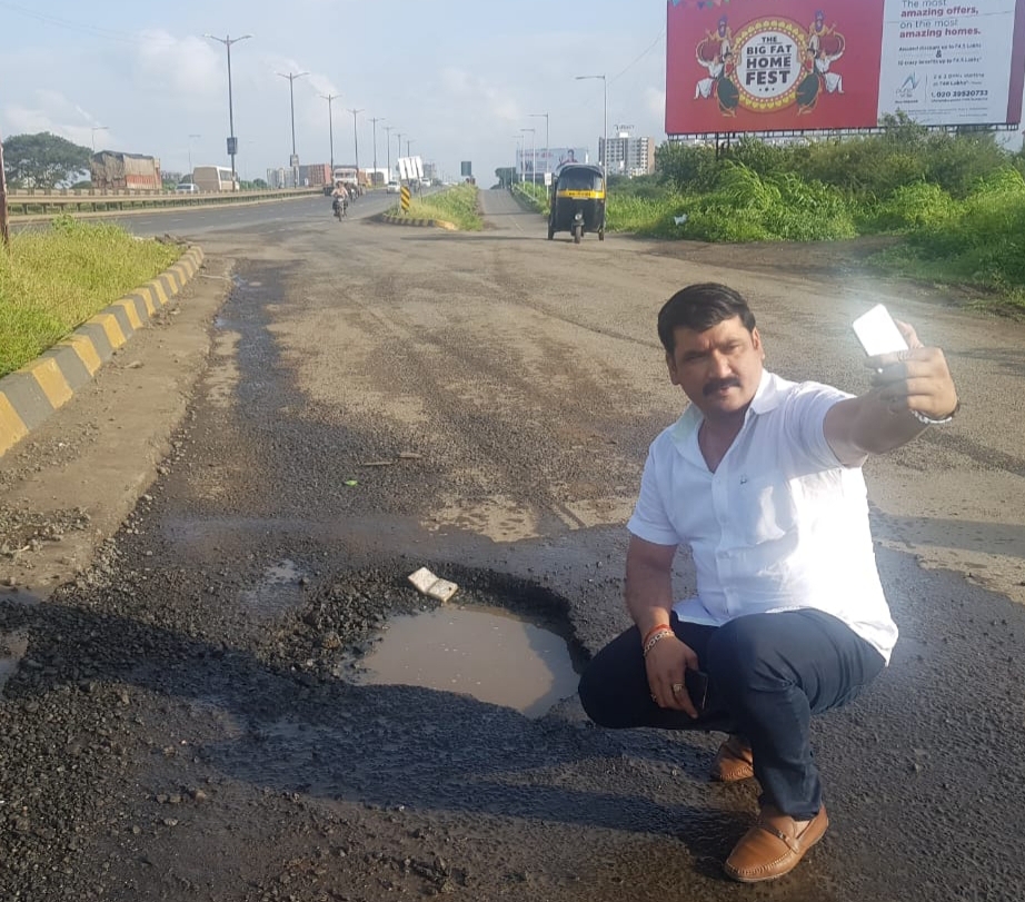 बांधकाममंत्री चंद्रकांत पाटील यांनी मुंबई-बेंगलोर महामार्गावरील खड्ड्यांचा दिवसा पाहणी दौरा करावा - नाना काटे