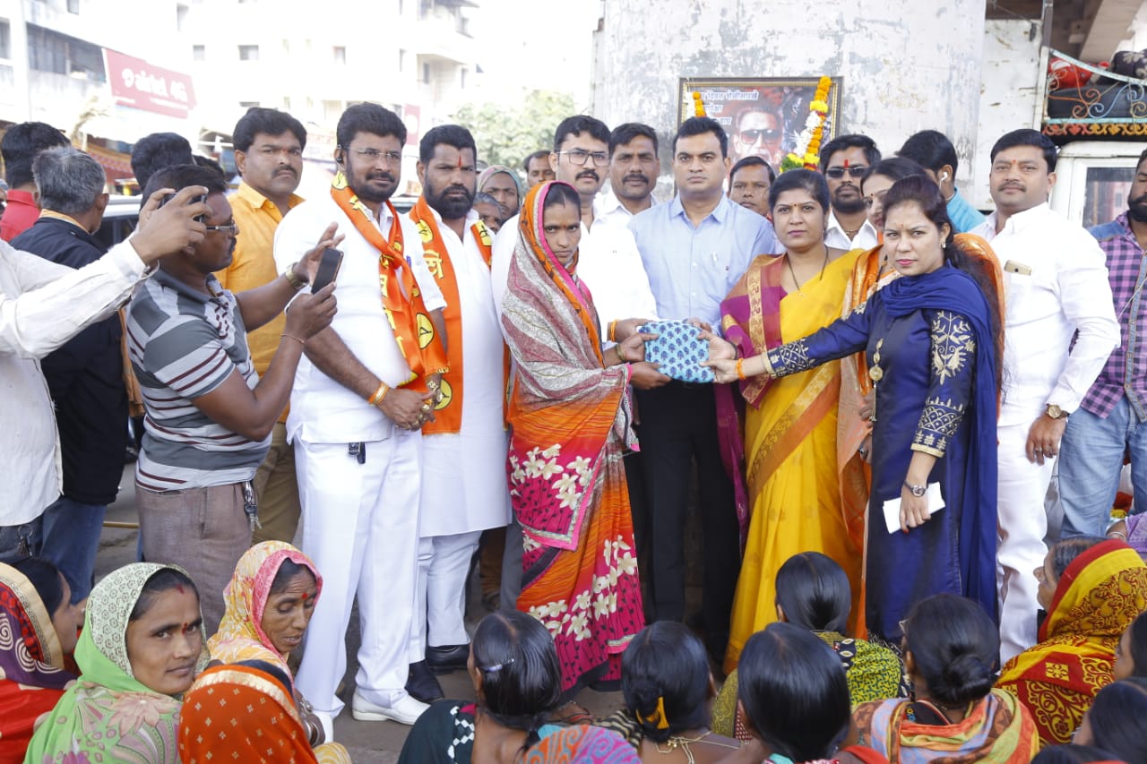 भोसरीत कष्टकरी महिलांनी लुटले वाण