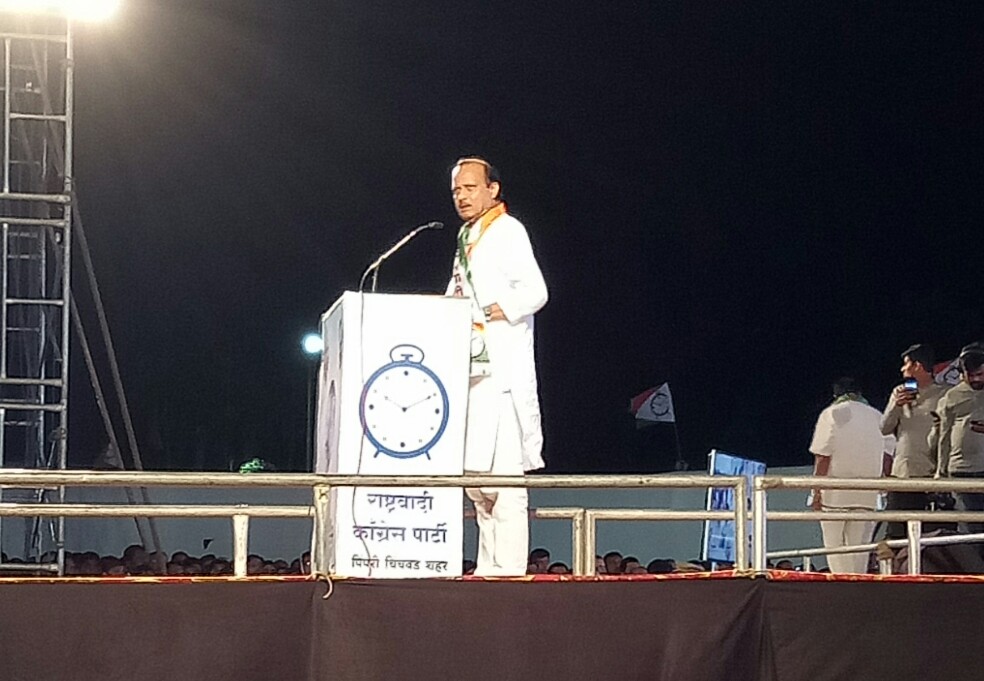 आवाज करू नका, नायतर तिकीटचं कापून टाकील.. अजित पवार म्हणतात मला...!