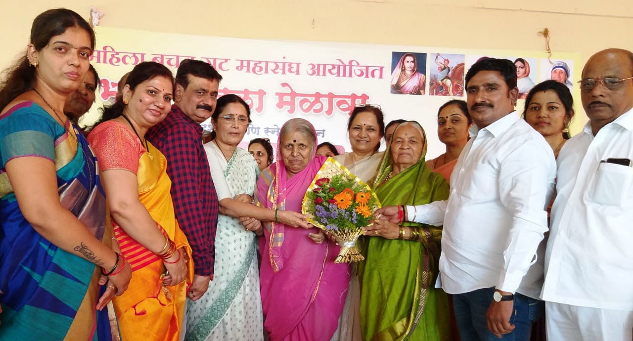 आयुष्यात आई-वडिलांना महत्वाचे स्थान द्या - सिंधुताई सपकाळ