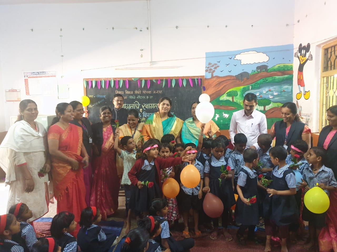पिंपळे सौदागरमधील शाळेत मोठ्या उत्साहात विद्यार्थ्यांचे स्वागत