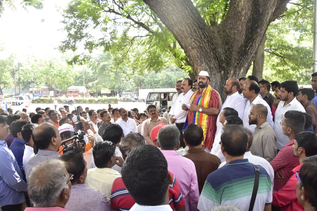 भोसरी परिसरातील कामगार आमदार महेश लांडगे यांच्यासोबत..!
