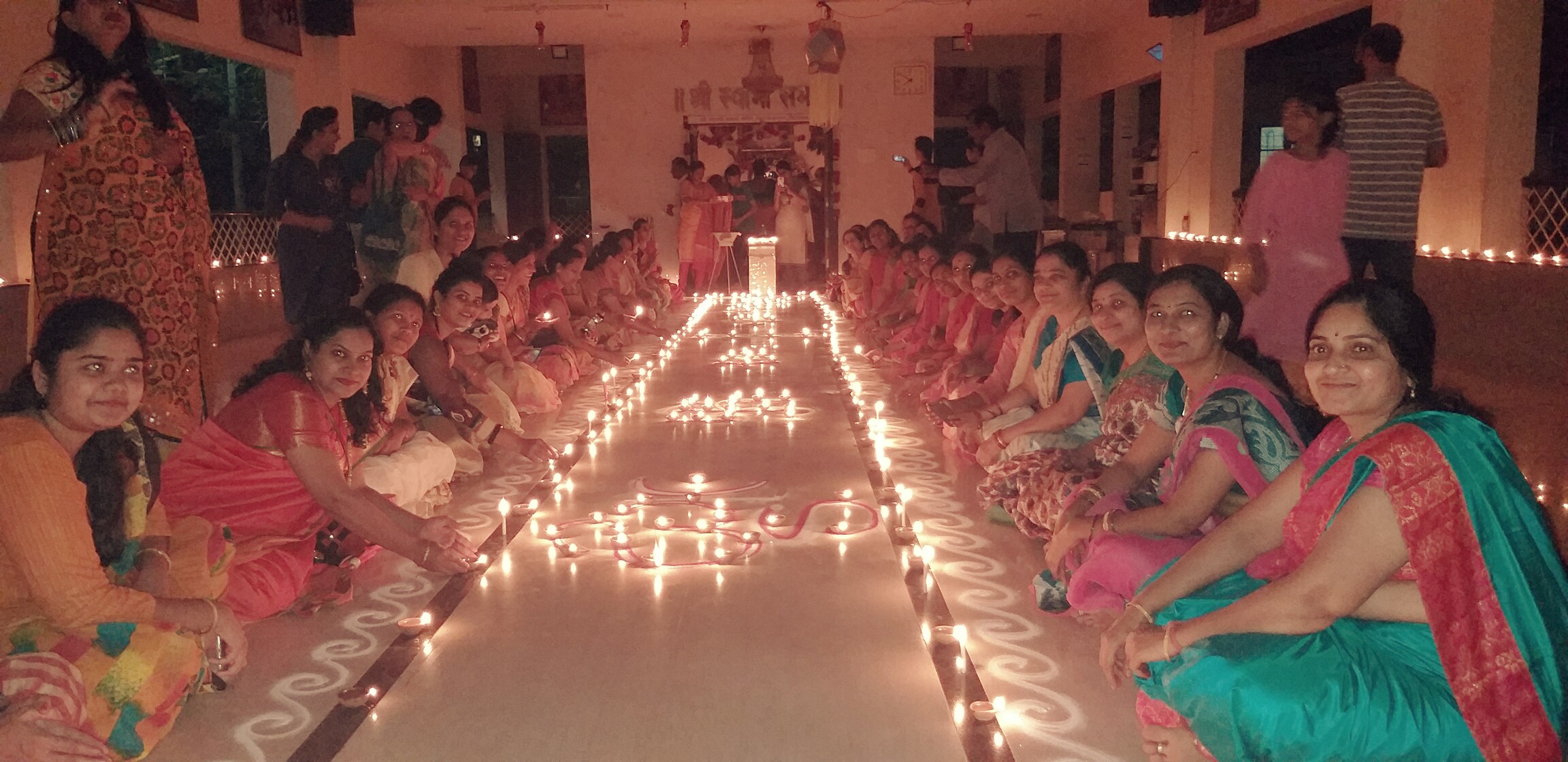 त्रिपुरारी पौर्णिमेनिमित्त शिवतेजनगर येथील श्री स्वामी समर्थ मंदिरात दीपोत्सव उत्साहात