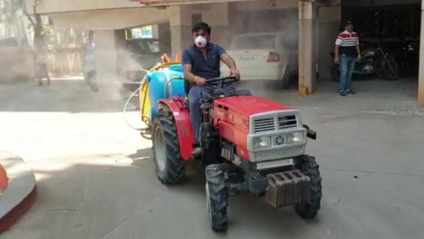 नगरसेवक शत्रुघ्न काटे युथ फाऊंडेशनची पिंपळे सौदागर प्रभागात स्वखर्चातून औषध फवारणी