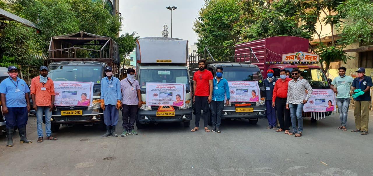 कोरोनाशी दोन हात करण्यासाठी संजोग वाघेरे पाटील मित्र परिवार सज्ज; नगरसेविका उषा वाघेरे यांच्या पुढाकारातून पिंपरी प्रभागात धूर आणि औषध फवारणी