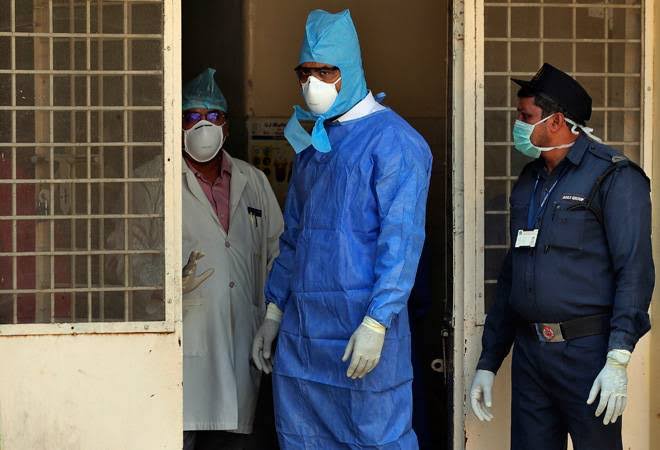 पिंपरी चिंचवडमध्ये १३०६ जण 'होम क्वारंटाईन'मध्ये, तर शहरातील साडेचार लाख नागरिकांचे सर्व्हेक्षण..!