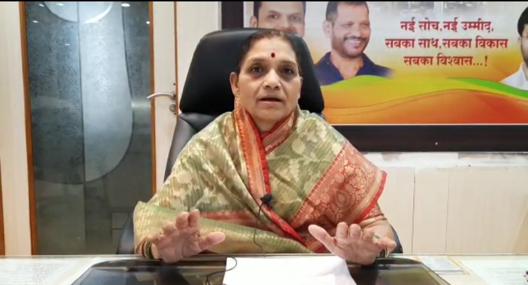 शहरातील गरजूंना महापालिकेने मोफत धान्य द्यावे, प्रत्येक नगरसेवकाकडे वाटपासाठी ५ लाखाचे धान्य  द्यावे;  महापौर माई ढोरे यांची आयुक्तांना सूचना