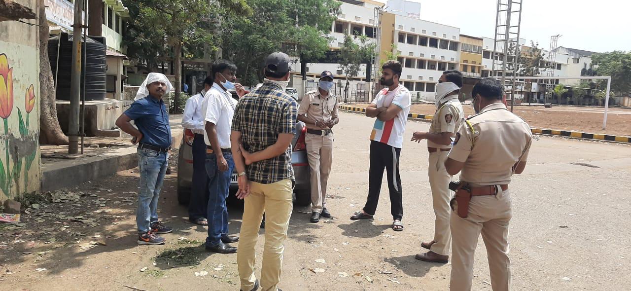 पिंपरीगावात दोन ठिकाणी भाजी-फळे विक्री केंद्र सुरू; नगरसेविका उषाताई वाघेरे यांच्या मार्गदर्शनाखाली प्रभागात कोरोना प्रतिबंधात्मक उपाययोजना