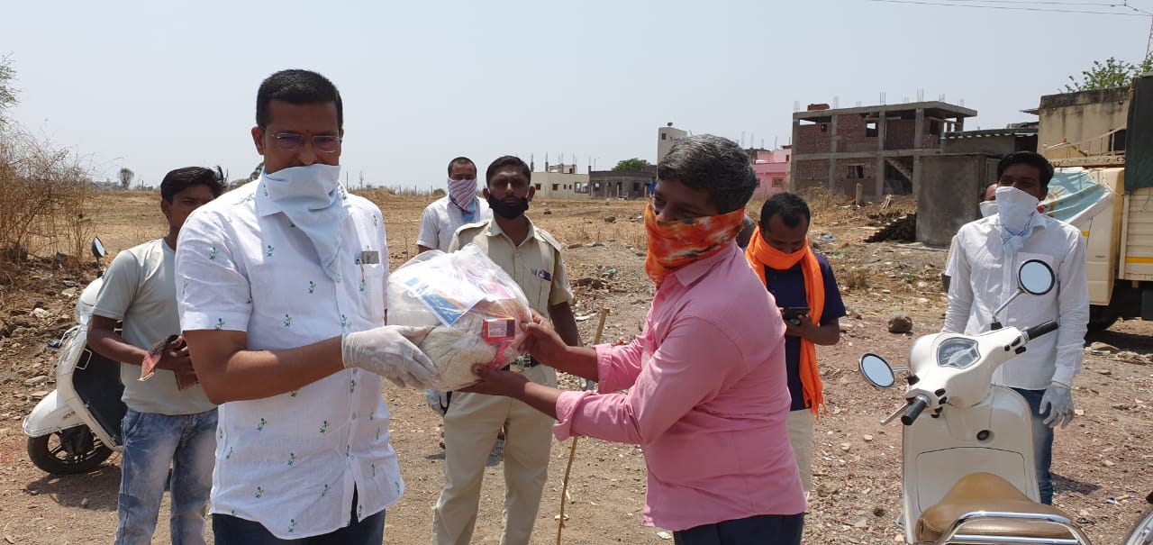 तळवडे परिसरातील तब्बल १५०० कुटूंबांना नगरसेवक पंकज भालेकर यांचा मदतीचा हात..!