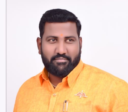 वडार समाज व तृतीयपंथीयांच्या शैक्षणिक व आर्थिक प्रगतीसाठी घोषित केलेले महामंडळ तात्काळ कार्यान्वित करावे; युवराज दाखले यांची मुख्यमंत्र्यांकडे मागणी