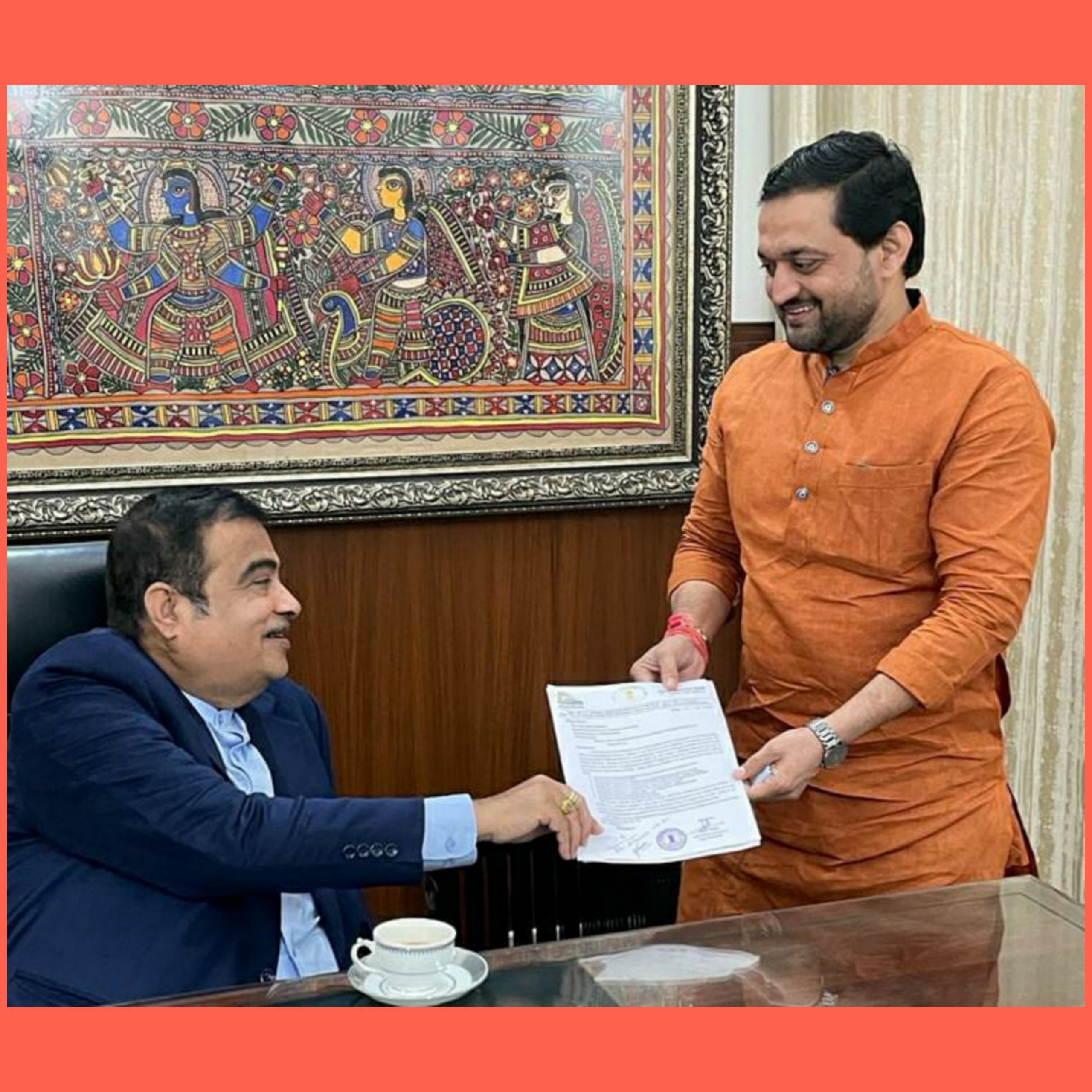 पुणे-मुंबई महामार्गावर ठिकठिकाणी उड्डाणपुल उभारावेत; आमदार सुनिल शेळके यांची केंद्रीय रस्ते वाहतूक मंत्री नितीन गडकरी यांच्याकडे मागणी