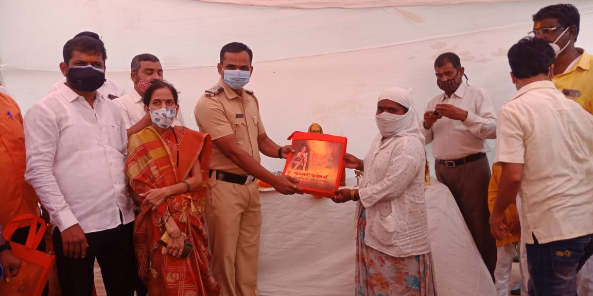 अहिल्याबाई होळकर यांच्या जयंती निमित्त स्वच्छता महिला कर्मचाऱ्यांचा सन्मान, रूपीनगर पोलीस चौकीला पाण्याची टाकी भेट