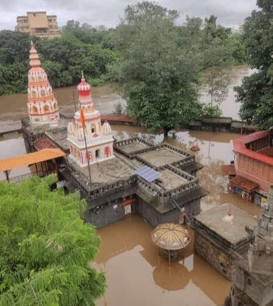 पवनेच्या पातळीत वाढ.. चिंचवडचे श्री मोरया गोसावी मंदिर पाण्यात..!
