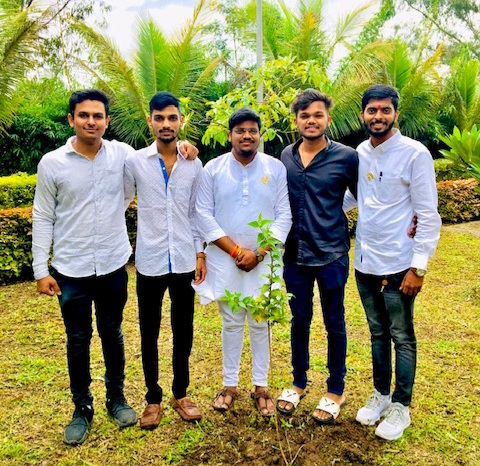 स्वातंत्र दिनानिमित्त संकल्प वेल्फेअरच्या वतीने सांगवी परिसरात वृक्षारोपण