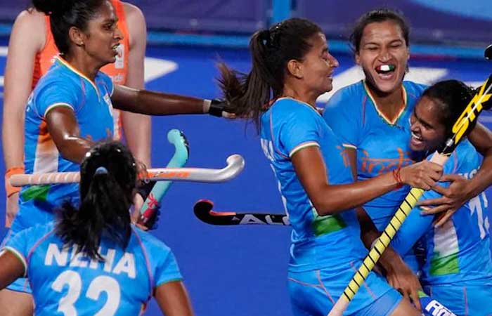 'चक दे इंडिया' : भारताच्या महिला हॉकी संघाने रचला इतिहास, सुवर्णपदकापासून फक्त दोन पावले दूर..!