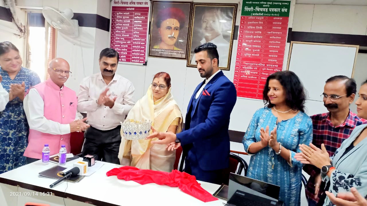 तृतीयपंथीयांसाठी 'अर्धनारी नटेश्वर' फॅशन शोचे आयोजन; आकर्षक क्रॉऊनचे महापौरांच्या हस्ते अनावरण