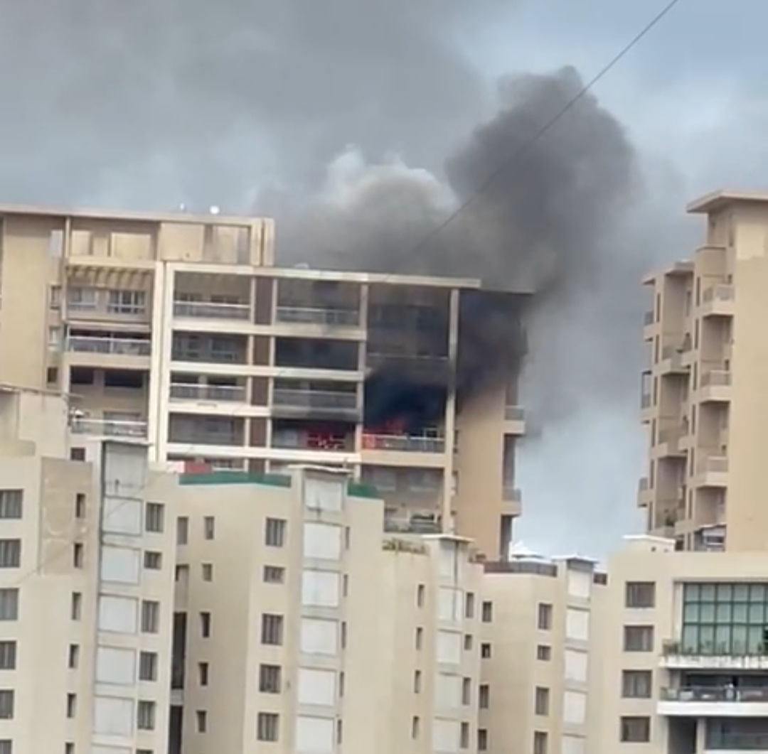 व्हिडिओ : पिंपळे निलख येथील इमारतीच्या १६ व्या मजल्यावरील फ्लॅटमध्ये लागलेल्या आगीत दोन जण जखमी