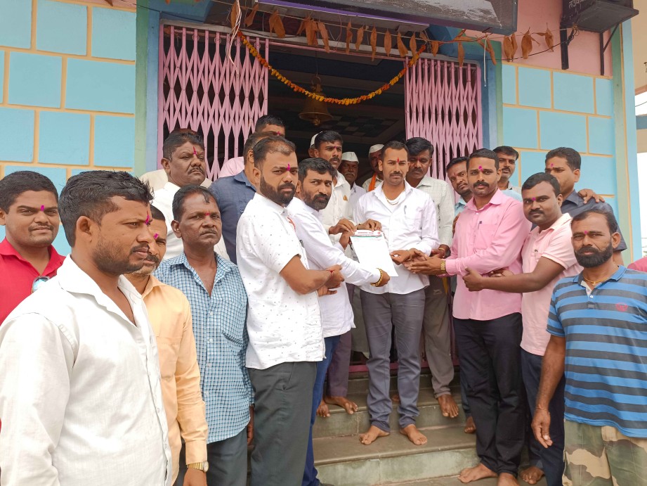 सातारा जिल्ह्यातील तडवळे ग्रामस्थांचा एस.टी कर्मचारी संपास जाहीर पाठींबा