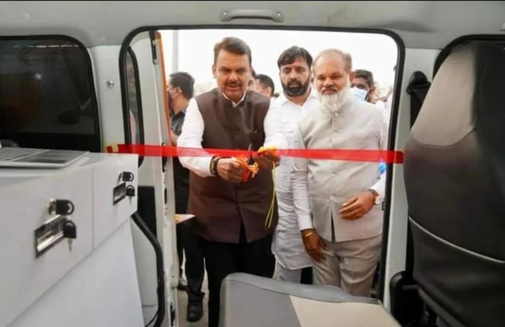 शहरातील पहिल्या फिरत्या जनसंपर्क कार्यालयाचे थाटात उदघाट्न; इंद्रायणीनगरमध्ये नगरसेवक विलास मडिगेरी यांची संकल्पना