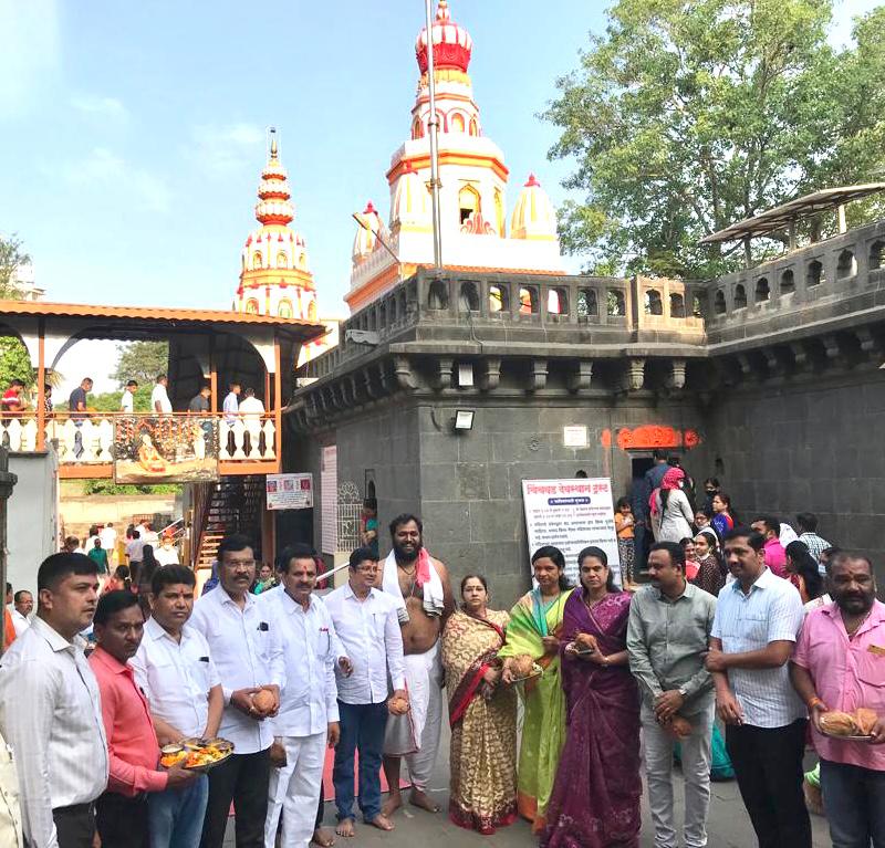 आमदार लक्ष्मण जगताप यांच्या दिर्घायुष्यासाठी मोरया गोसावी मंदिरात सामुदायिक महाअभिषेक