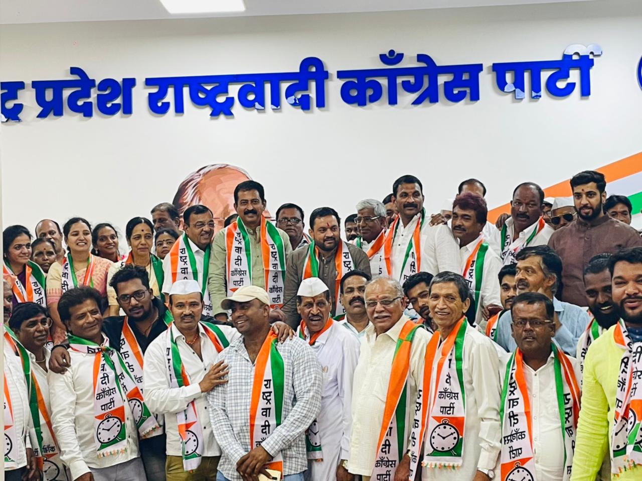 मावळातील कॉंग्रेसच्या पदाधिकाऱ्यांसह शेकडो कार्यकर्त्यांचा राष्ट्रवादीत जाहीर प्रवेश