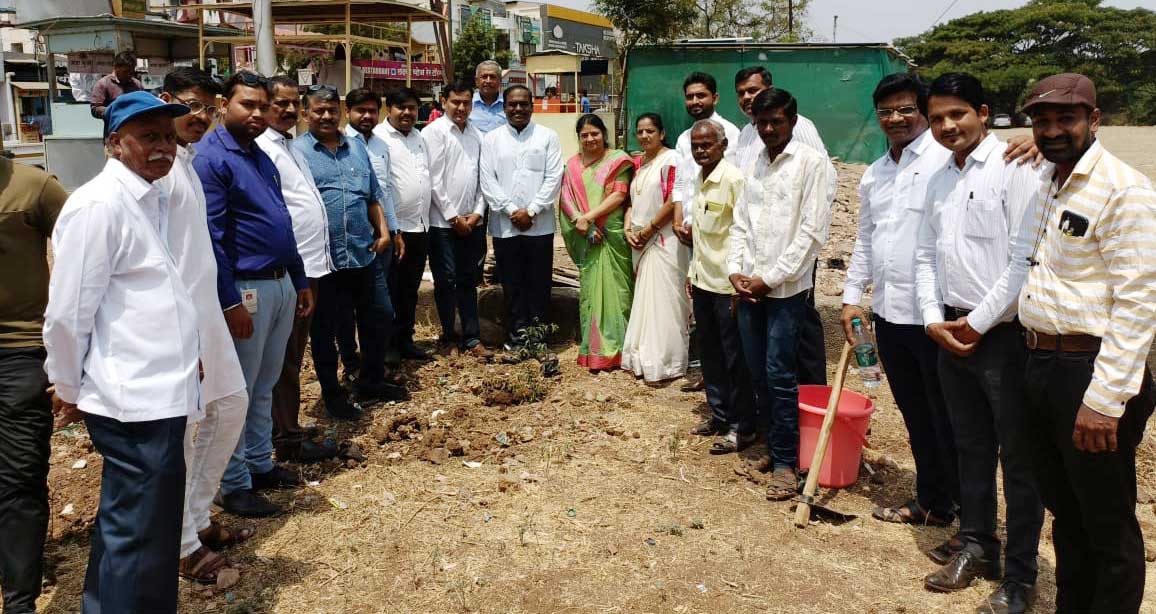 कॉंग्रेस पर्यावरण विभागाच्या वतीने आकुर्डीत वृक्षारोपण