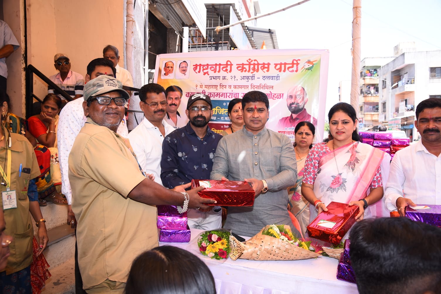 दत्तवाडी, आकुर्डी येथील कष्टकरी कामगारांचा सन्मान; राष्ट्रवादीचे इखलास सय्यद यांच्यावतीने कार्यक्रमाचे आयोजन