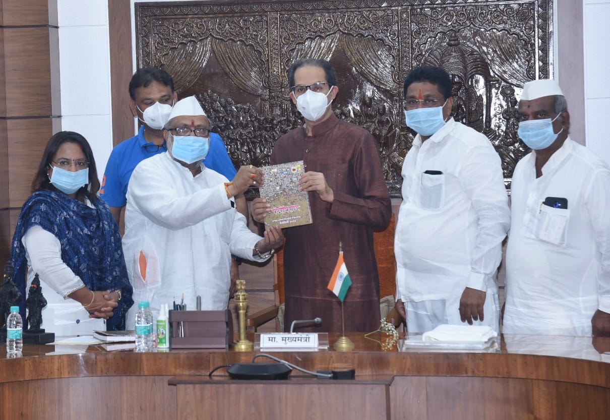 मुख्यमंत्री उद्धव ठाकरे यांना आषाढीच्या महापुजेचे मंदिर समितीकडून निमंत्रण