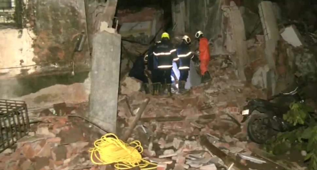 मुंबईत मोठी दुर्घटना; कुर्ल्यात ४ मजली इमारत कोसळली