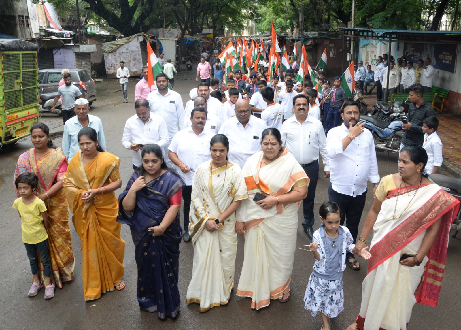 भोसरीमध्ये तिरंगा रॅलीत विद्यार्थ्यांसह नागरिकांचा उत्स्फूर्त प्रतिसाद