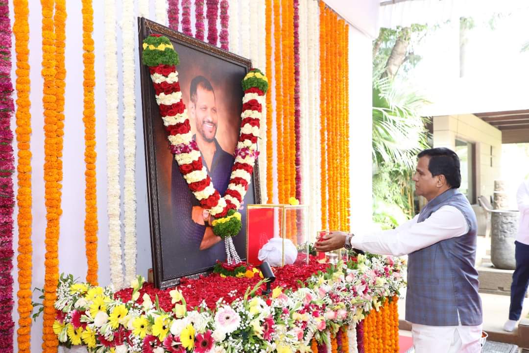 केंद्रीय मंत्री रावसाहेब दानवे, विरोधी पक्षनेते अजित पवार यांच्यासह, माजी मंत्री, आमदार व विविध क्षेत्रातील मान्यवरांकडून दिवंगत आमदार लक्ष्मणभाऊ जगताप यांच्या कुटुंबियांचे सांत्वन