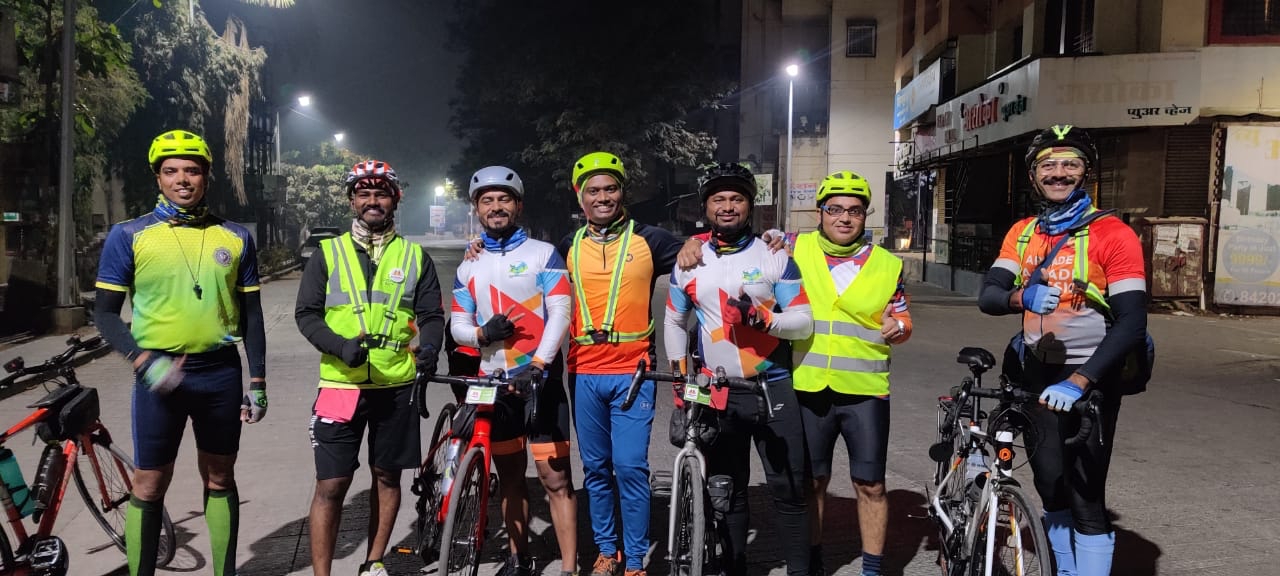 अंधश्रध्दा निर्मुलनाचा संदेश देत तरूणांची पूर्ण केली पुणे ते हंपी सायकल यात्रा