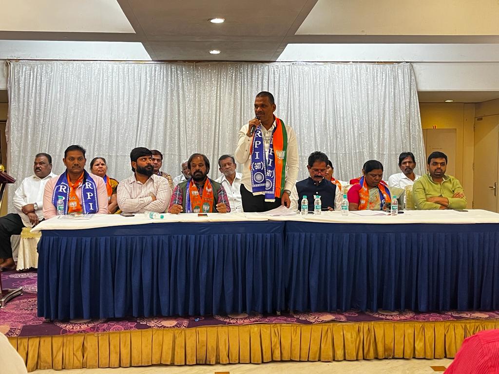 लक्ष्मणभाऊंनी दोन मागासवर्गीय महिलांना स्थायी समिती सभापती केले; त्यांच्या पत्नीला एक लाखाचे मताधिक्य देण्याचा आरपीआय आठवले गटाचा निर्धार