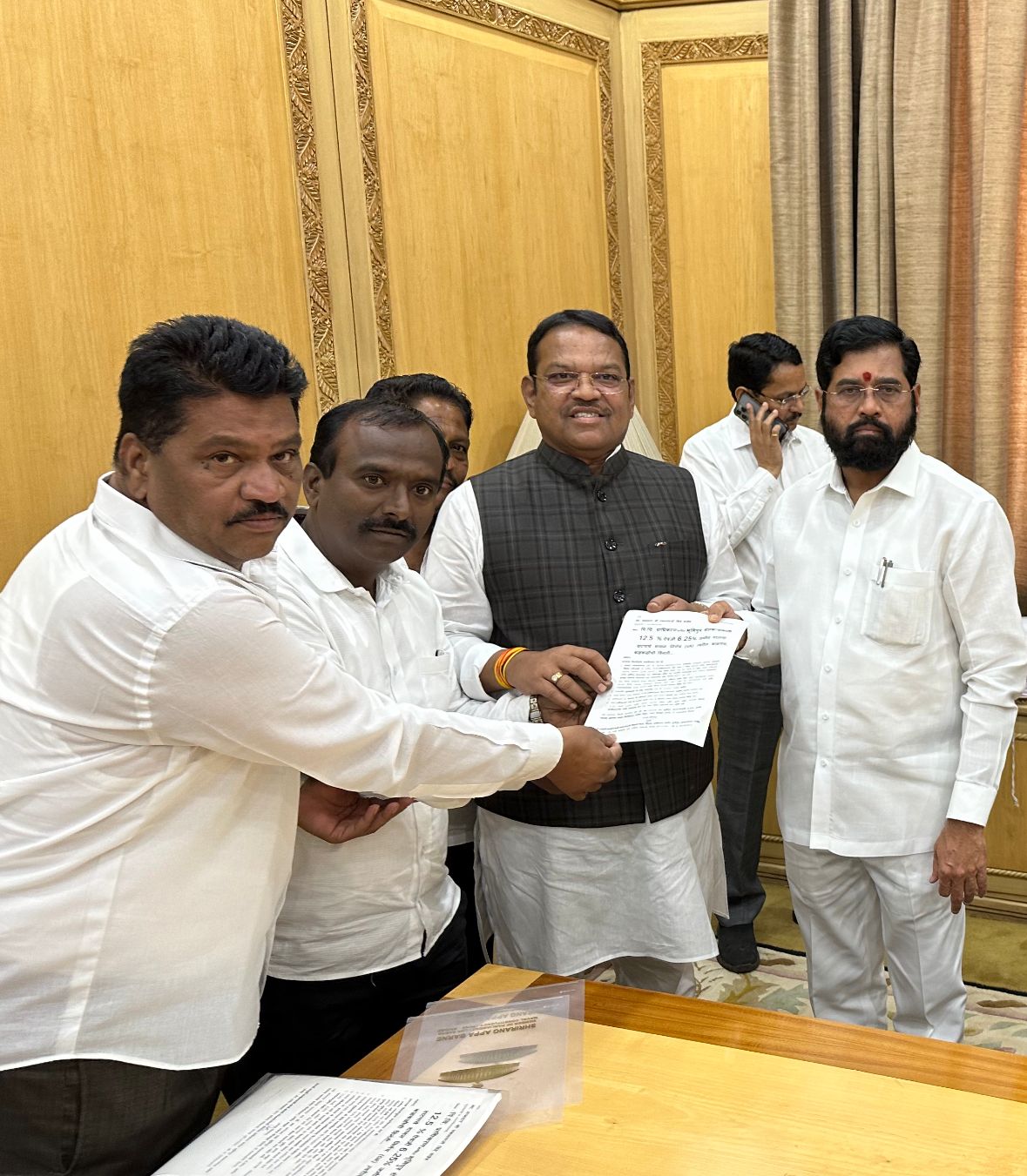 साडेबारा टक्के परताव्याचा शासन निर्णय ८ दिवसात निघणार; मुख्यमंत्री एकनाथ शिंदे यांचे आश्वासन