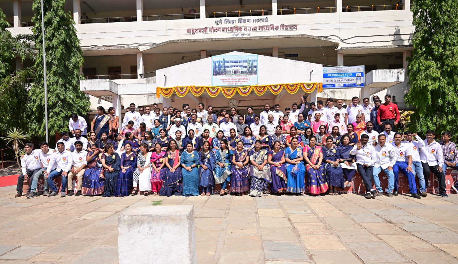 बा.रा.घोलप विद्यालयात कृतज्ञता सोहळा व माजी विद्यार्थी स्नेह मेळावा संपन्न
