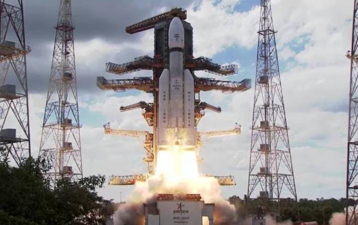 अखेर प्रतीक्षा संपली.. चांद्रयान - ३ ची अवकाशात ऐतिहासिक झेप..!