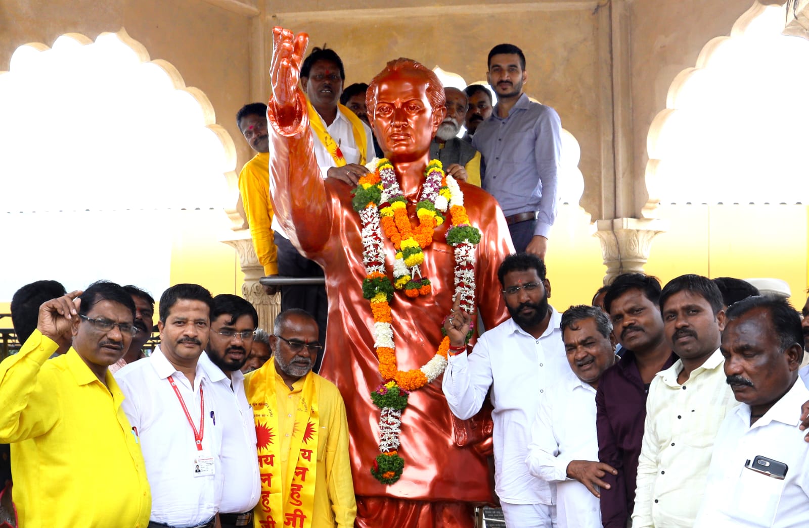 लोकशाहीर अण्णाभाऊ साठे यांना महापालिकेच्यावतीने अभिवादन