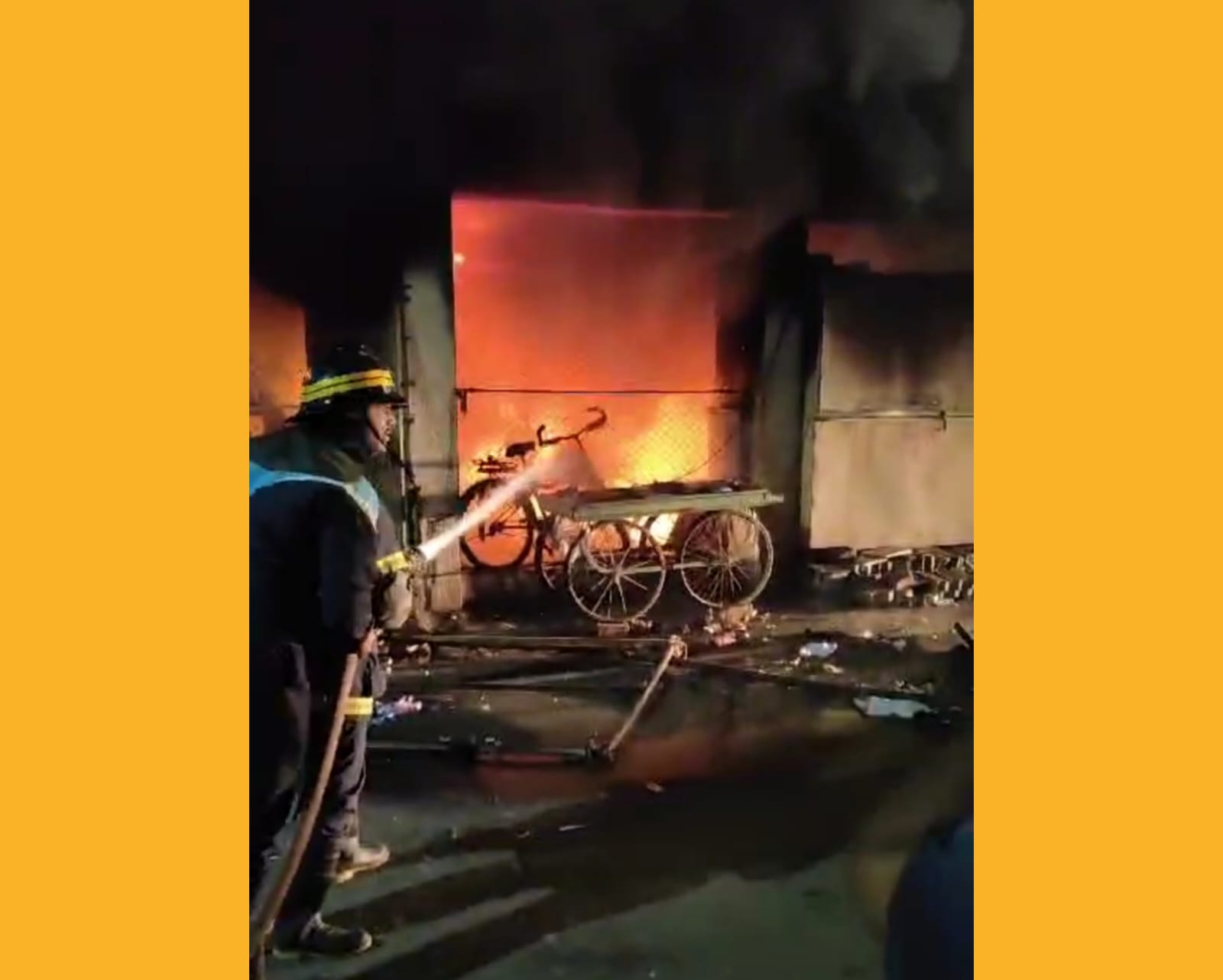 नेहरूनगरमध्ये लागलेल्या आगीत २० वाहनांचे मोठे नुकसान