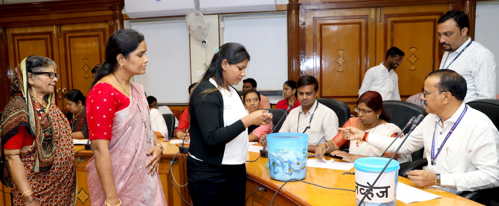 पवनाथडी जत्रेसाठी बचतगटांना लकी-ड्रॉ पद्धतीने स्टॉलचे वाटप