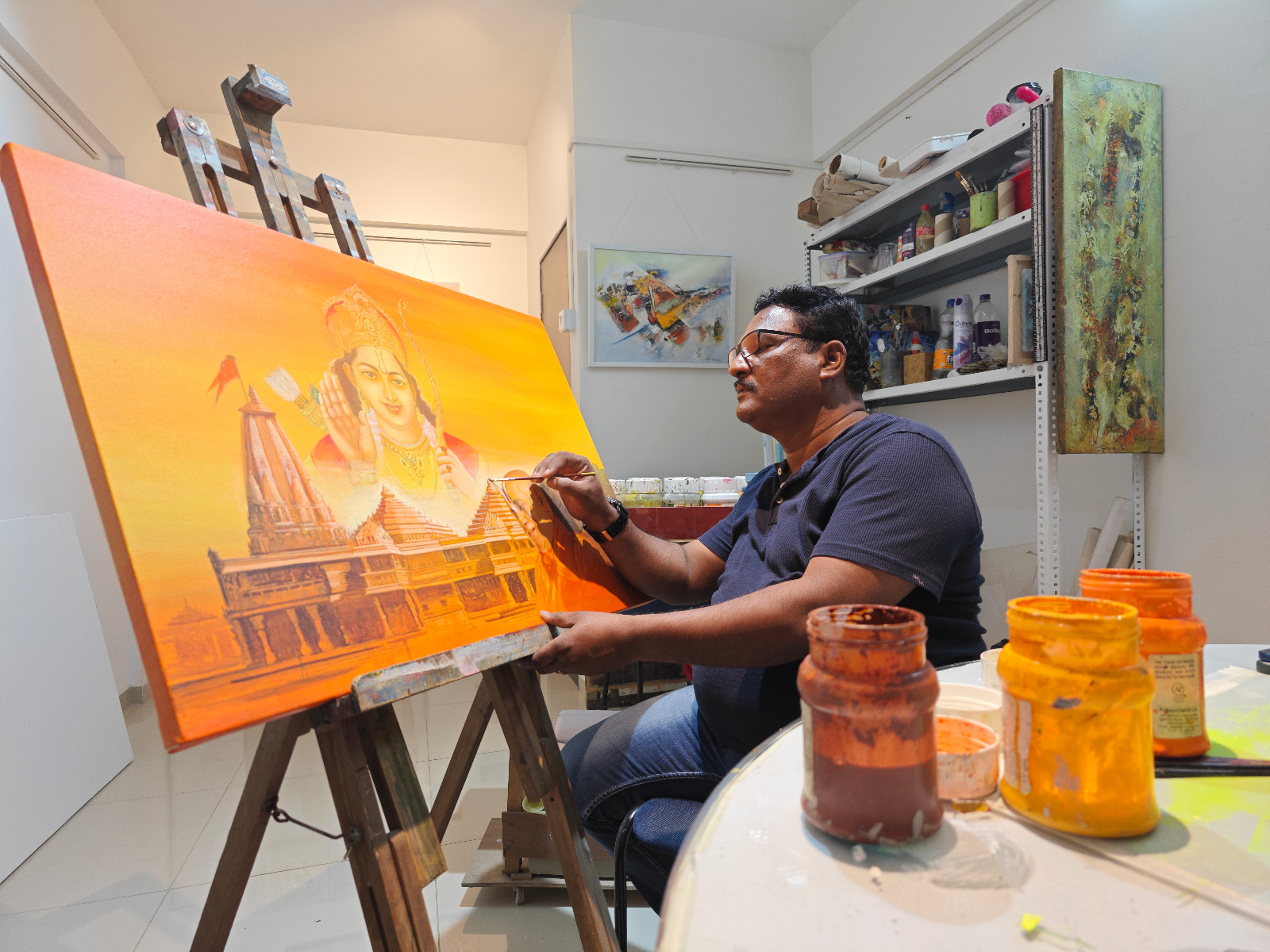 थेरगावच्या प्रेरणा शाळेतील कलाशिक्षक दिलीप माळी यांची अयोध्येतील श्रीराम मंदिर परिसरात लाईव्ह पेंटिंग या ऐतिहासिक उपक्रमासाठी निवड