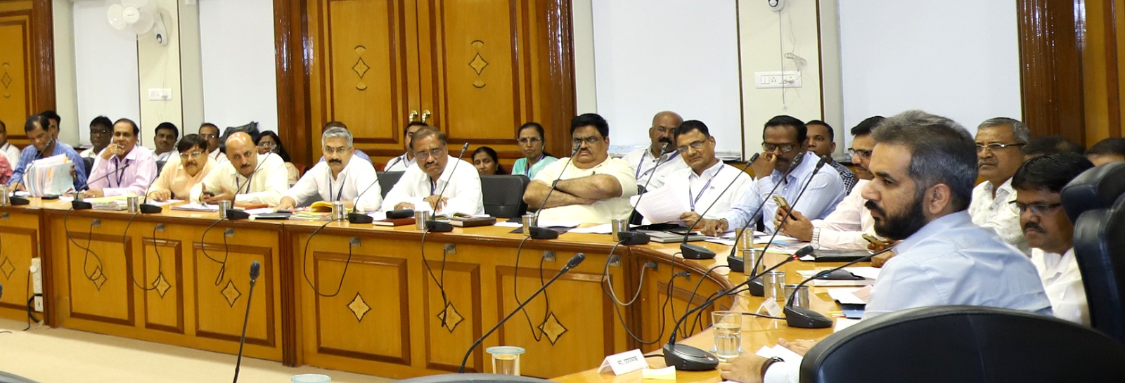 महापालिकेच्या बालवाडी ते १० वी पर्यंतच्या विद्यार्थ्यांना गणवेश आणि स्वेटर खरेदीसाठी येणाऱ्या खर्चास स्थायी समितीच्या बैठकीत मान्यता