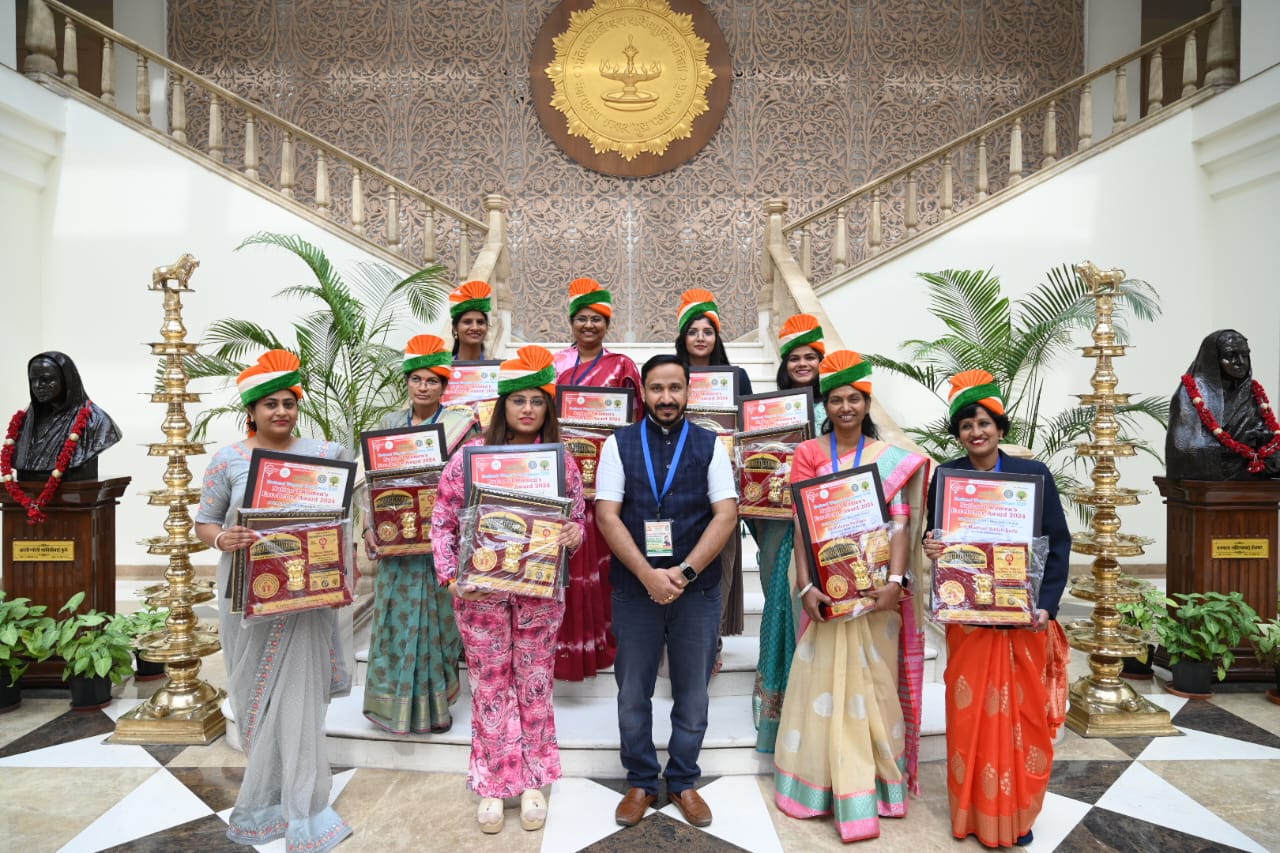 दिल्लीत १३८ महिलांचा राष्ट्रीय उत्कृष्ट महिला पुरस्काराने सन्मान