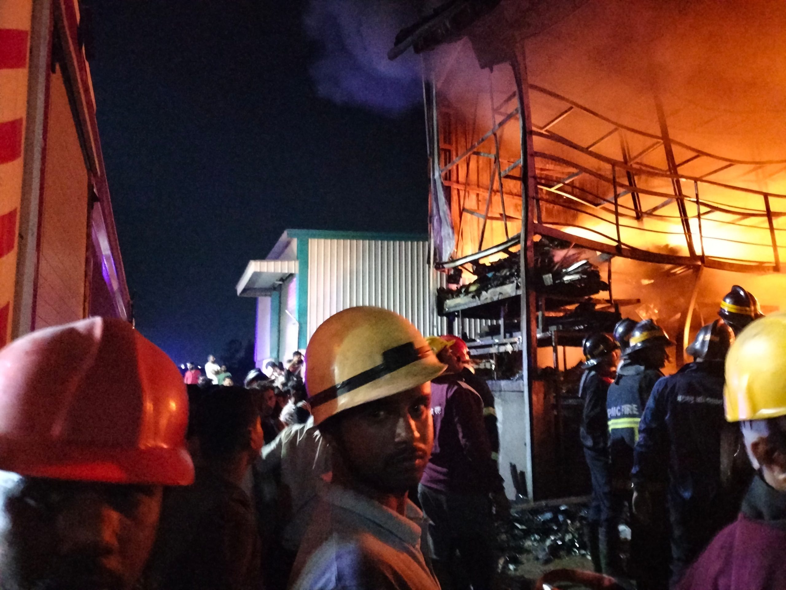त्रिवेणीनगरमधील इलेक्ट्रिक साहित्याच्या गोदामाला आग, लाखोंचे नुकसान