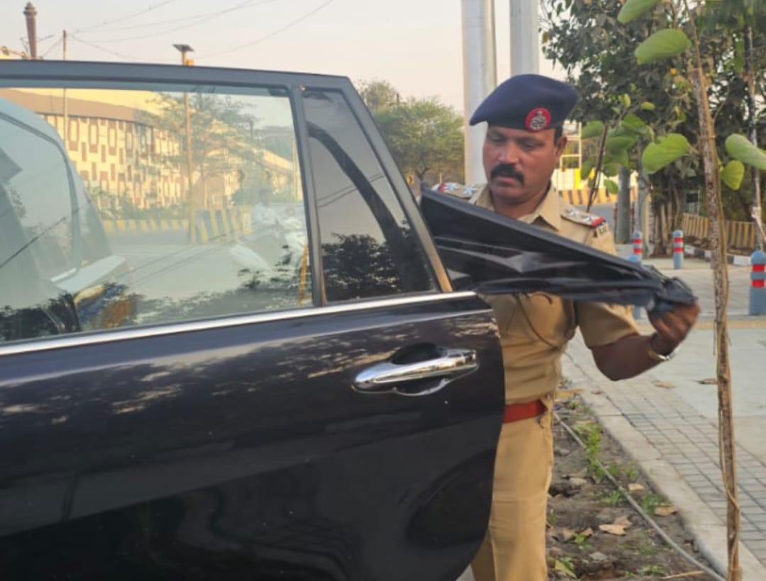 काळ्या काचांच्या वाहनचालकांवर पोलिसांची मोठी कारवाई; सात दिवसांत ३४३५ वाहनांवर कारवाई करत ३७ लाख ९१ हजारांचा दंड वसूल