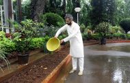 आयुक्त शेखर सिंह यांच्यासह महापालिकेच्या अधिकार्‍यांनी केली राहत्या घराची स्वच्छता; 'डेंग्यू मुक्त' पिंपरी चिंचवडसाठी स्वतःपासून सुरुवात