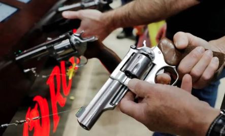 घोराडेश्वर डोंगराजवळ पिस्तूलसह दोघांना अटक