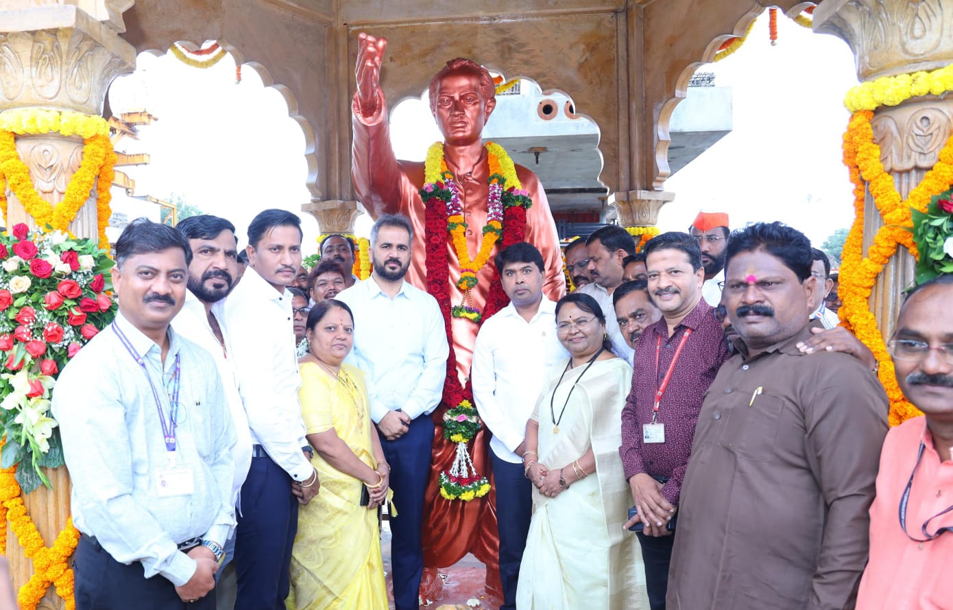 लोकशाहीर अण्णाभाऊ साठे विचार प्रबोधन पर्वाचा शानदार शुभारंभ; शाहिरी जलसा, पारंपारीक हलगी वादन, गीतगायनाने कार्यक्रमाचे ठिकाणी उत्साहाचे वातावरण